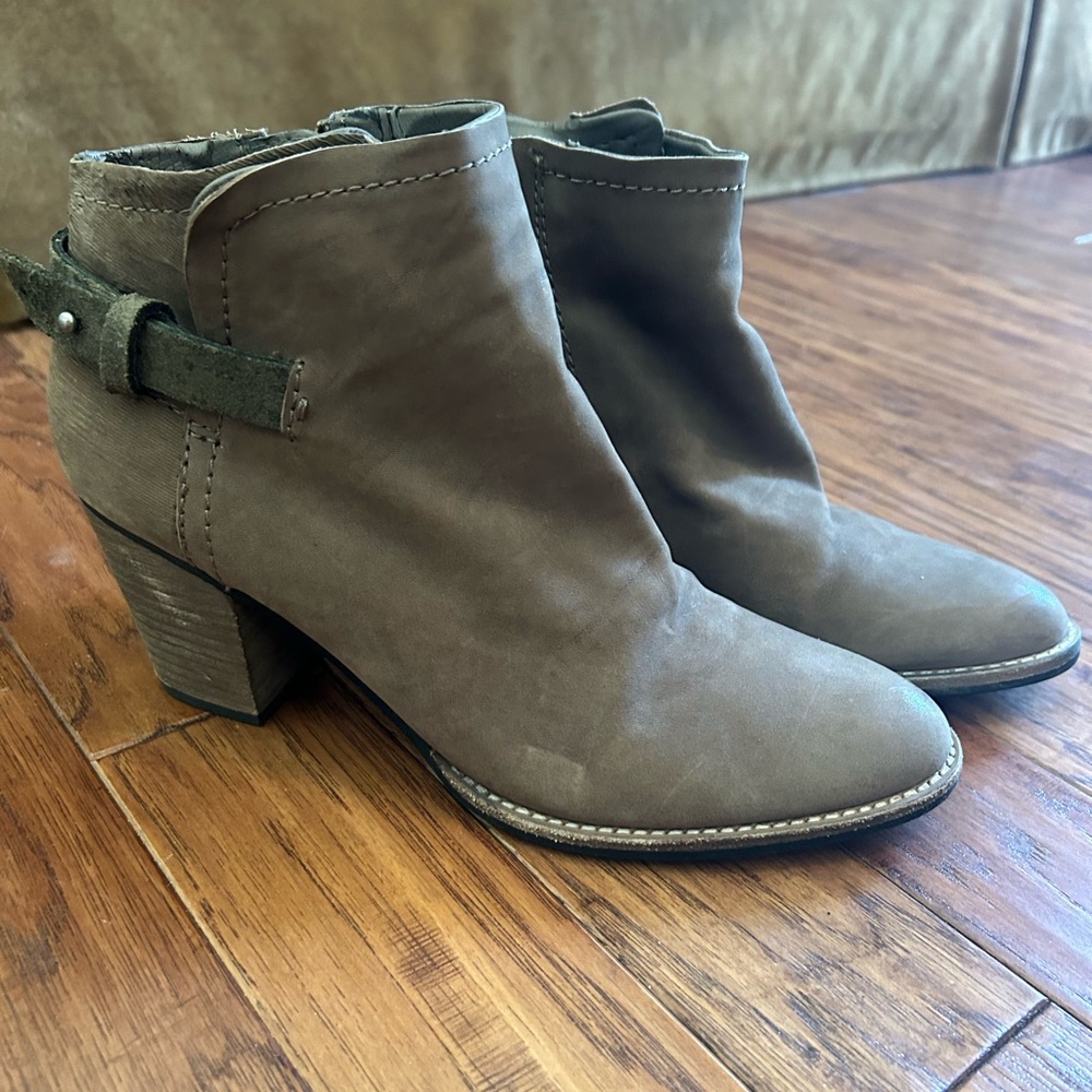 Dolce Vita ankle boots